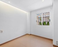 Resale - Villa - Torrevieja