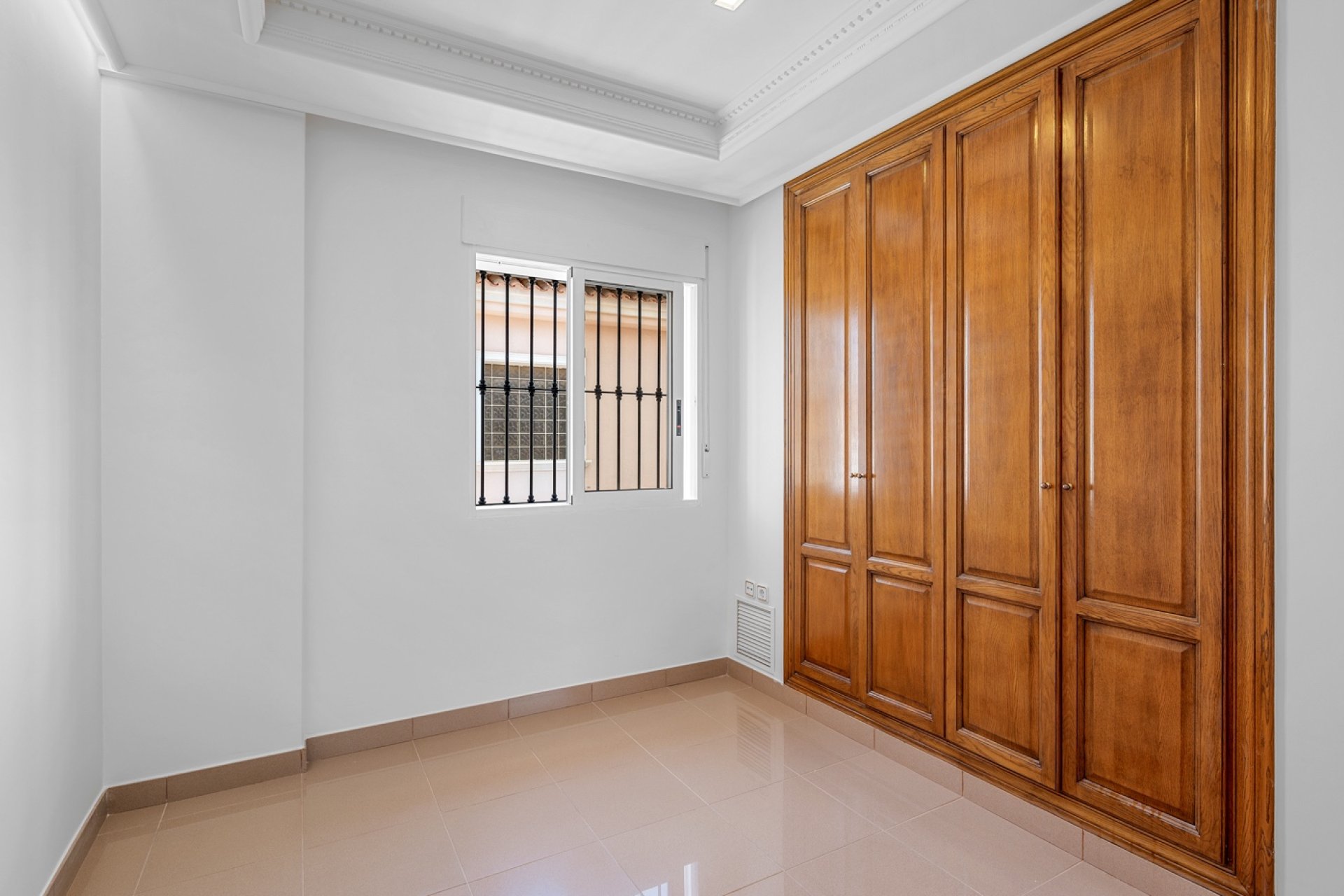 Resale - Villa - Torrevieja