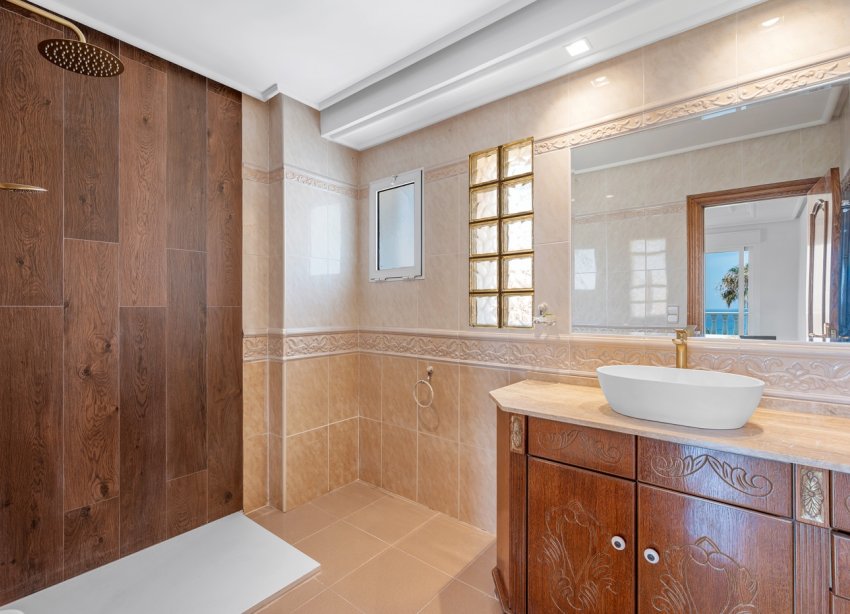 Resale - Villa - Torrevieja