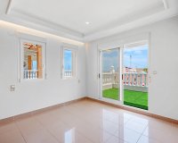 Resale - Villa - Torrevieja
