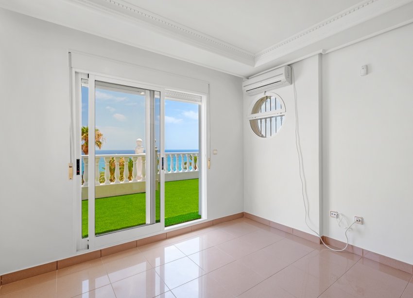 Resale - Villa - Torrevieja