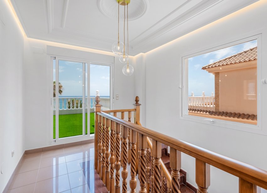 Resale - Villa - Torrevieja