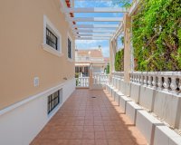 Resale - Villa - Torrevieja