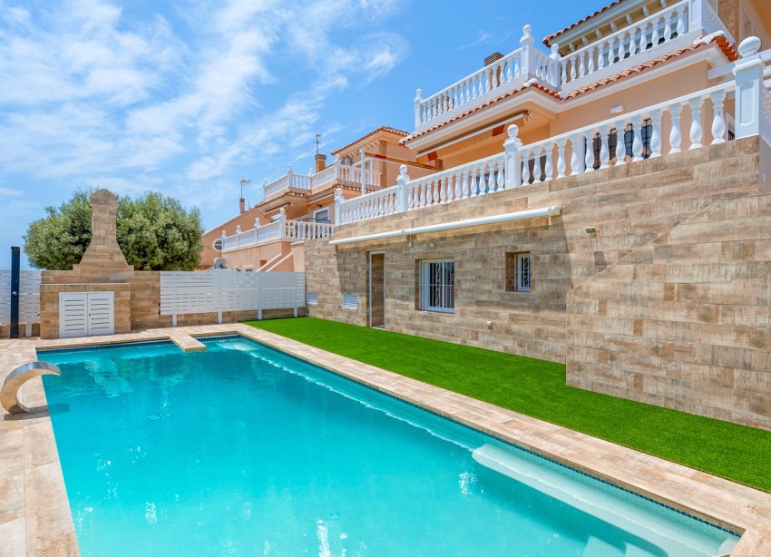 Resale - Villa - Torrevieja