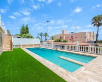 Resale - Villa - Torrevieja