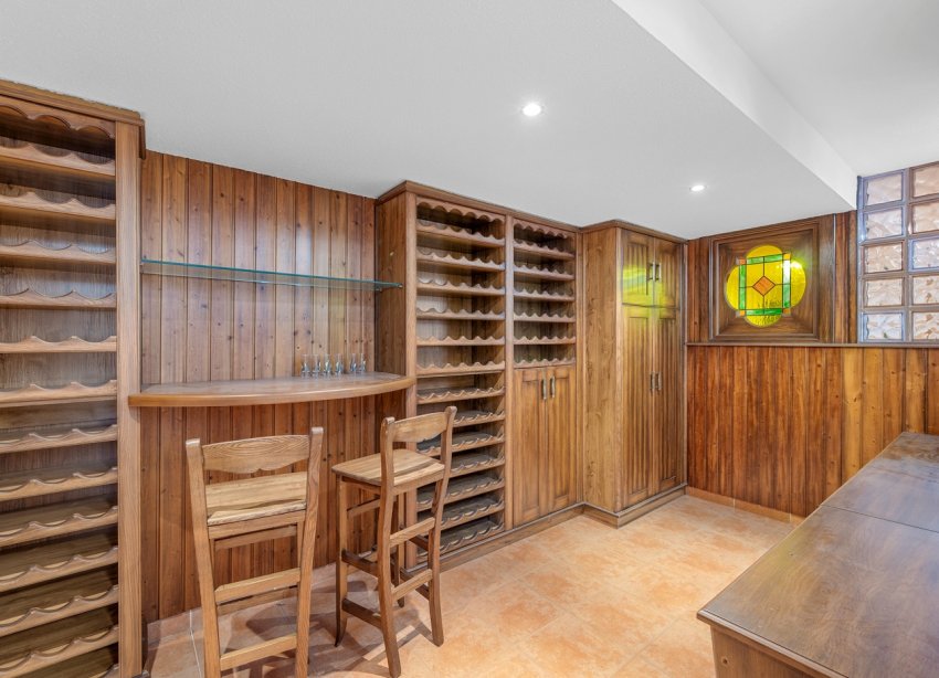 Resale - Villa - Torrevieja