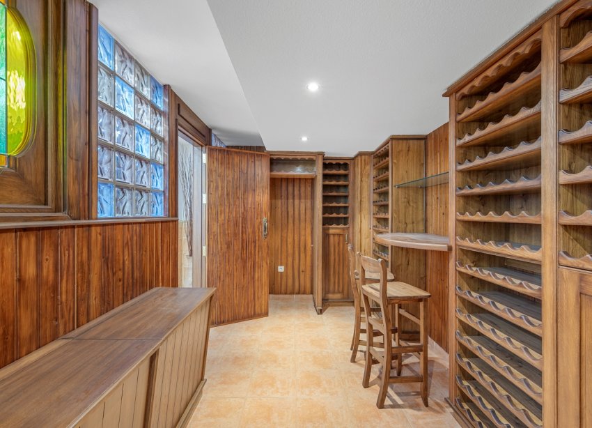 Resale - Villa - Torrevieja