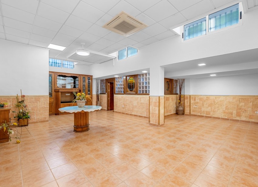 Resale - Villa - Torrevieja