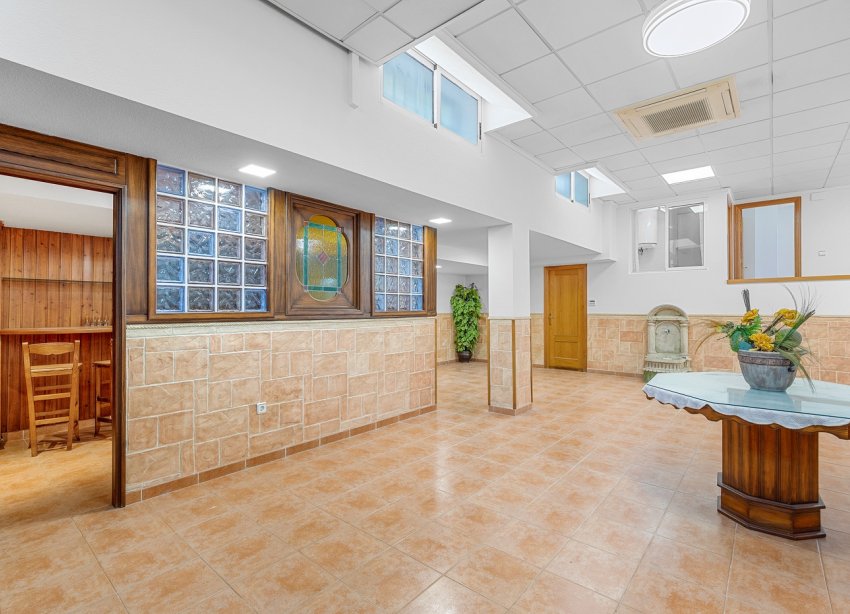 Resale - Villa - Torrevieja