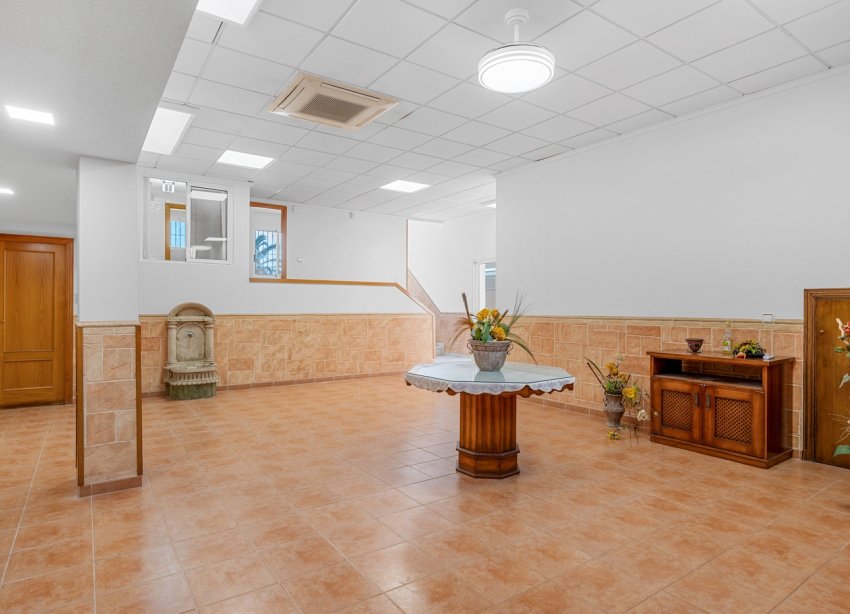 Resale - Villa - Torrevieja