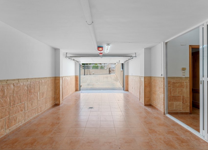 Resale - Villa - Torrevieja