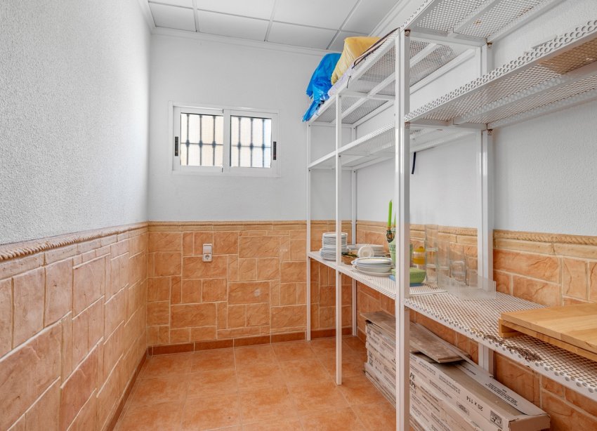 Resale - Villa - Torrevieja