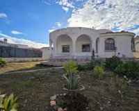 Resale - Villa - Torrevieja