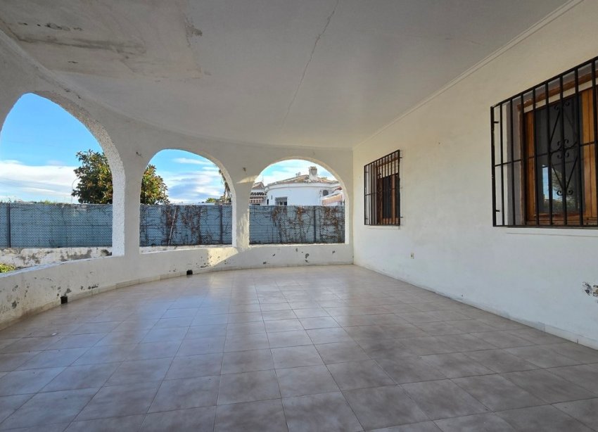 Resale - Villa - Torrevieja