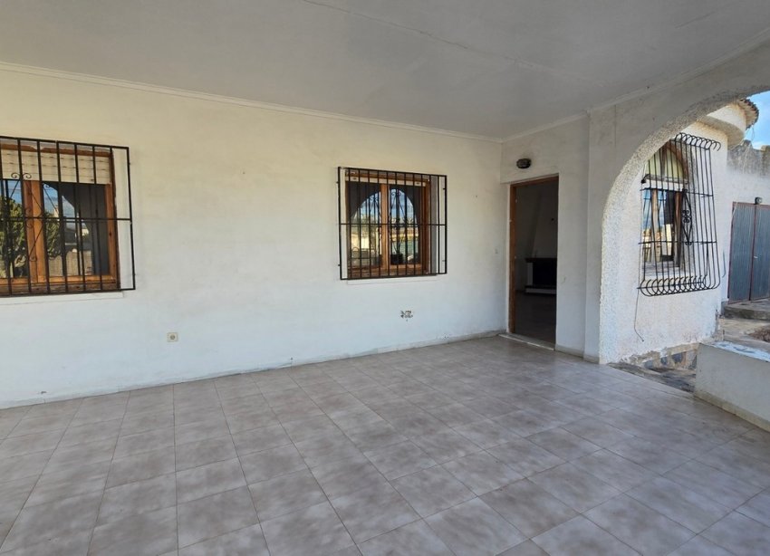 Resale - Villa - Torrevieja