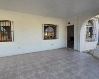 Resale - Villa - Torrevieja