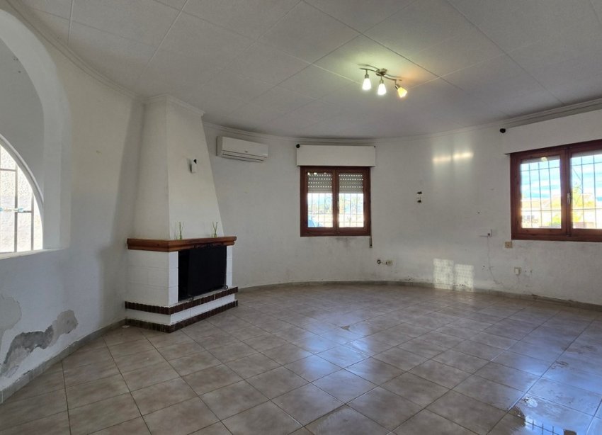 Resale - Villa - Torrevieja
