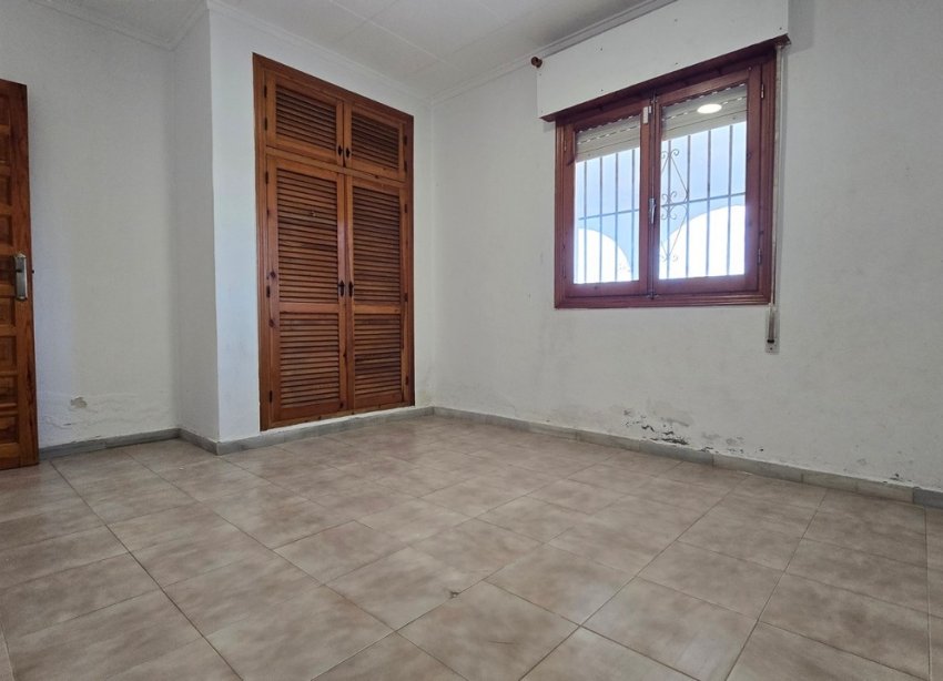Resale - Villa - Torrevieja