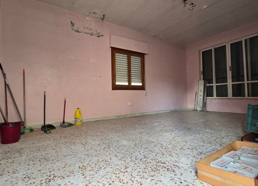 Resale - Villa - Torrevieja