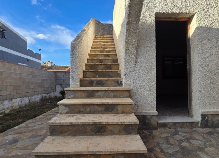 Resale - Villa - Torrevieja