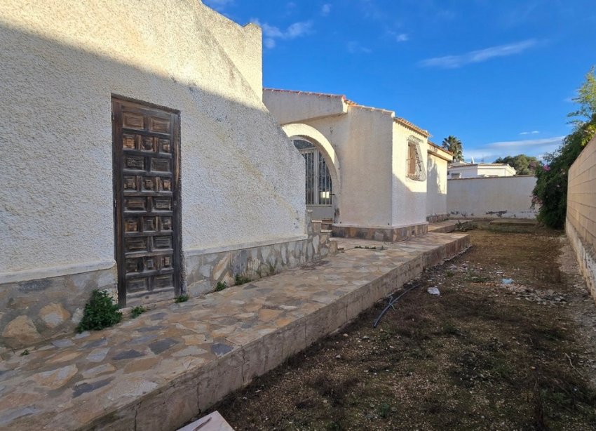 Resale - Villa - Torrevieja