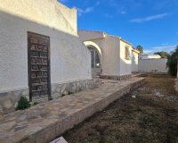 Resale - Villa - Torrevieja