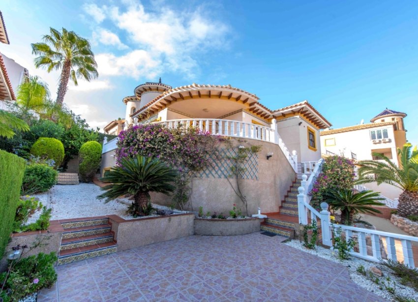 Resale - Villa - Villamartin