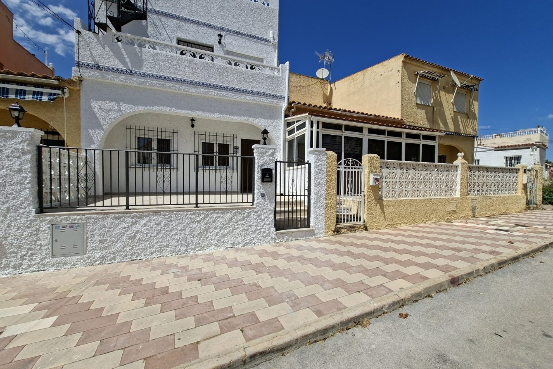 Reventa - Adosado - La Marina - La Marina - Urbanization