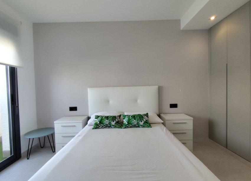 Reventa - Apartamento / Dúplex - El Raso