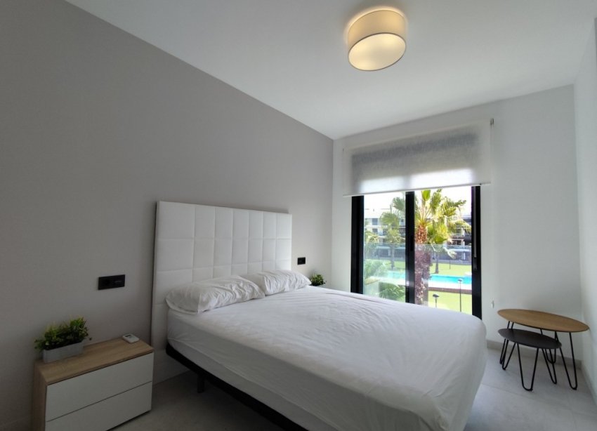 Reventa - Apartamento / Dúplex - El Raso