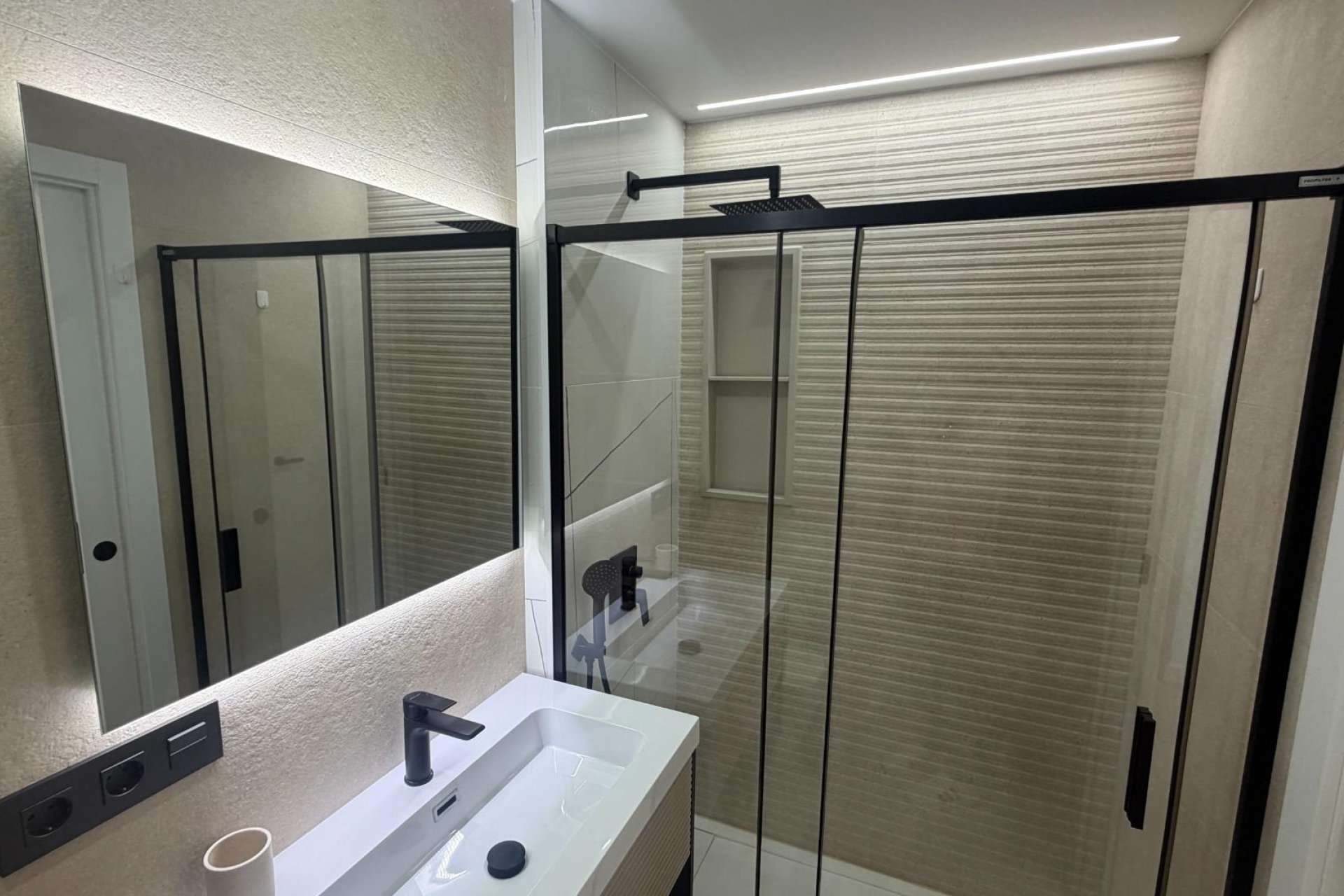 Reventa - Apartamento / Dúplex - Los Alcazares - Dolores De Pacheco