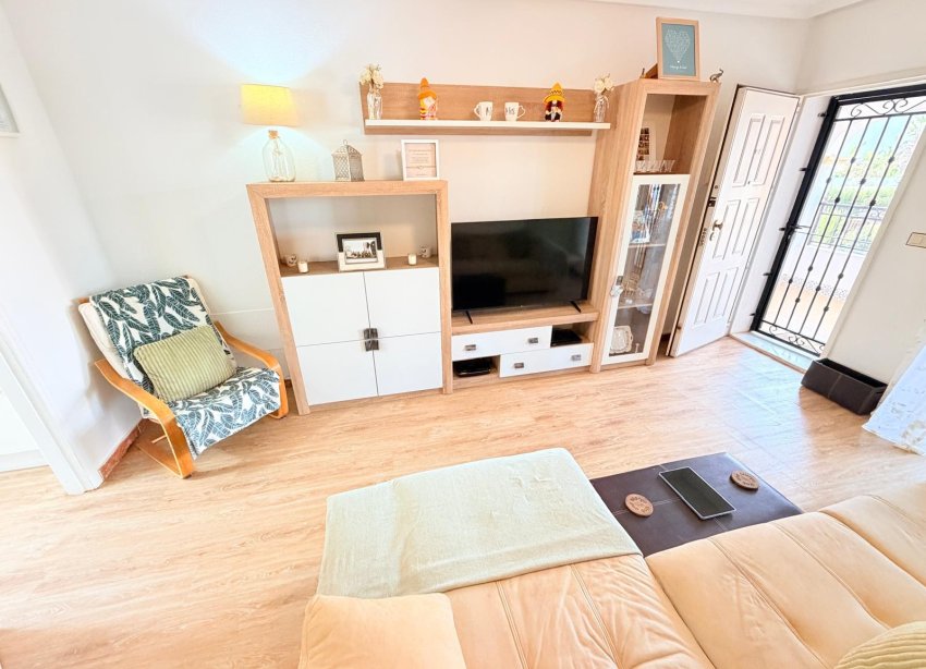 Reventa - Apartamento / Dúplex - Los Montesinos - La Herrada
