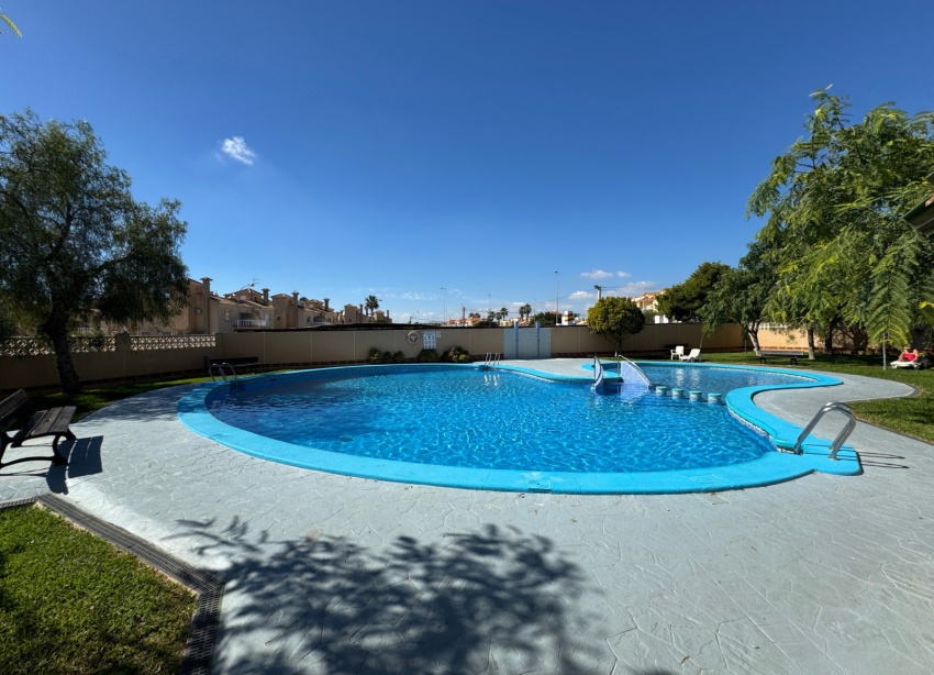Reventa - Apartamento / Dúplex - Orihuela Costa - Los Almendros-La Florida