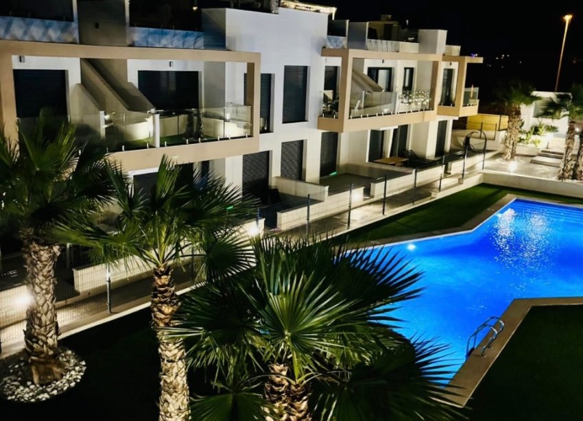 Reventa - Apartamento / Dúplex - Orihuela Costa - Villamartín