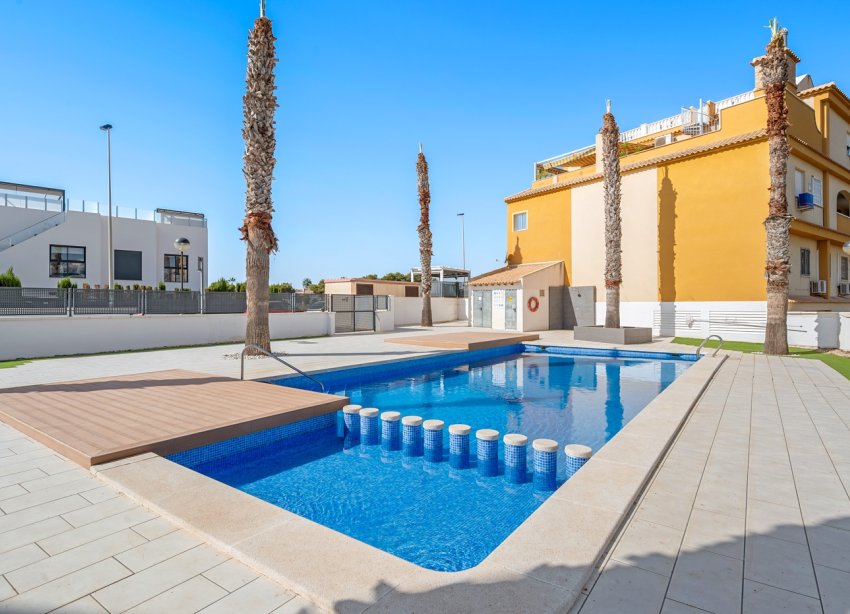 Reventa - Apartamento / Dúplex - Orihuela Costa