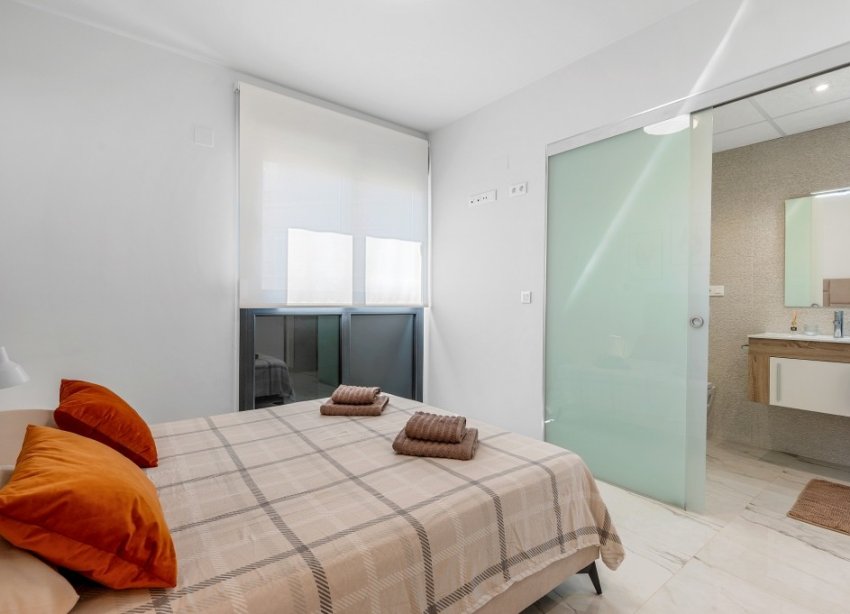 Reventa - Apartamento / Dúplex - Orihuela Costa