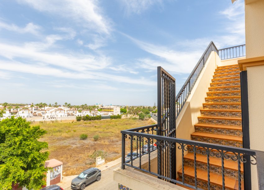 Reventa - Apartamento / Dúplex - Orihuela - Villamartín