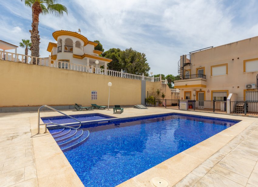 Reventa - Apartamento / Dúplex - Orihuela - Villamartín