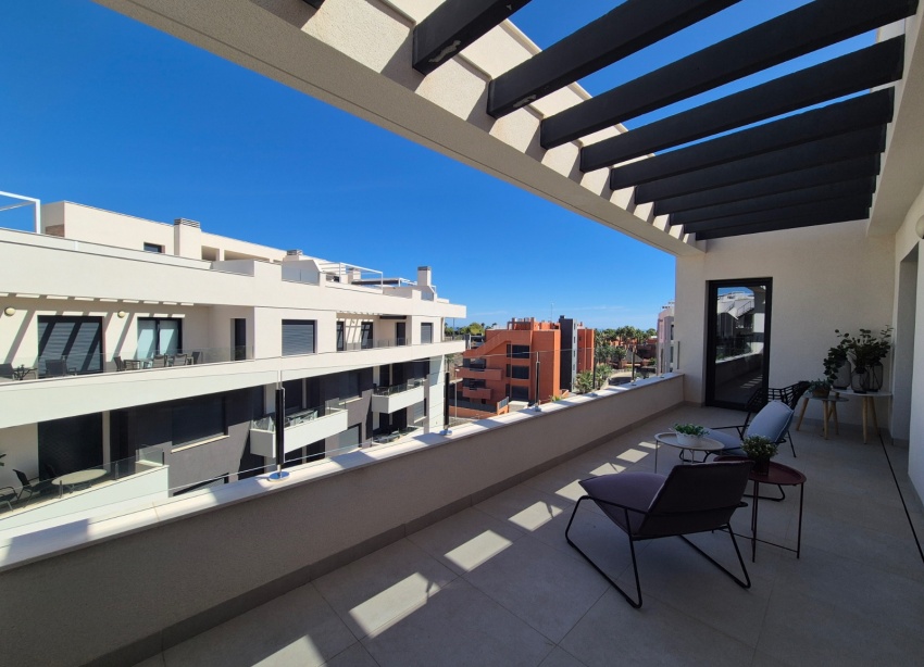 Reventa - Apartamento / Dúplex - Orihuela - Villamartín