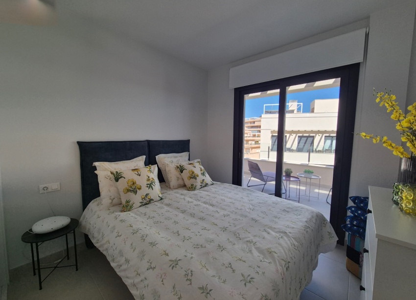 Reventa - Apartamento / Dúplex - Orihuela - Villamartín