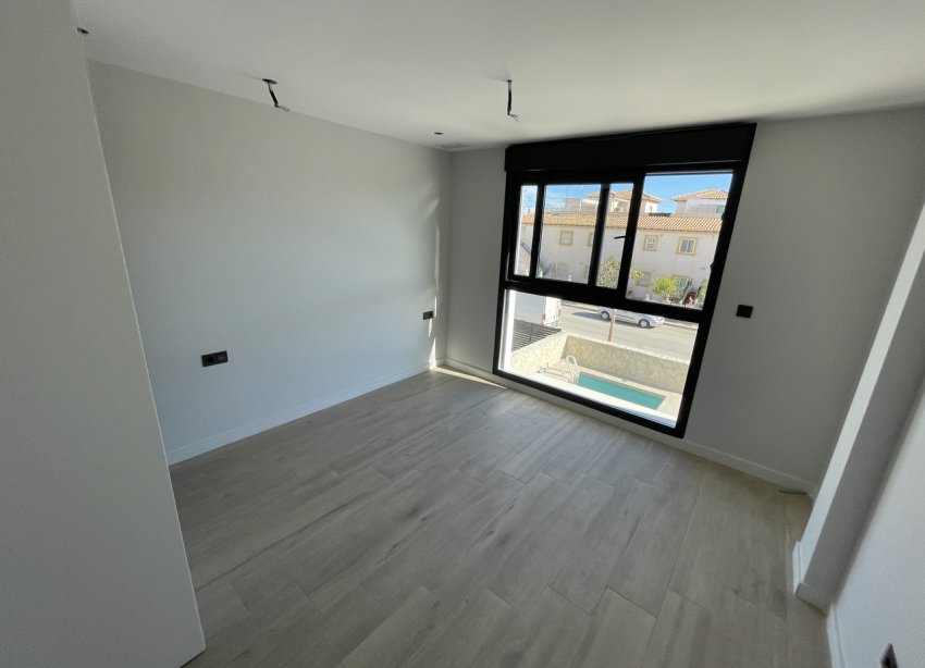 Reventa - Apartamento / Dúplex - Pilar de la Horadada
