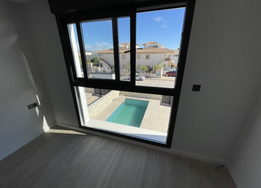 Reventa - Apartamento / Dúplex - Pilar de la Horadada