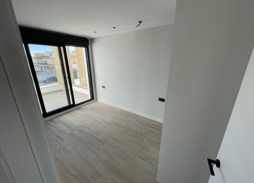 Reventa - Apartamento / Dúplex - Pilar de la Horadada