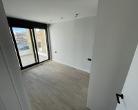Reventa - Apartamento / Dúplex - Pilar de la Horadada