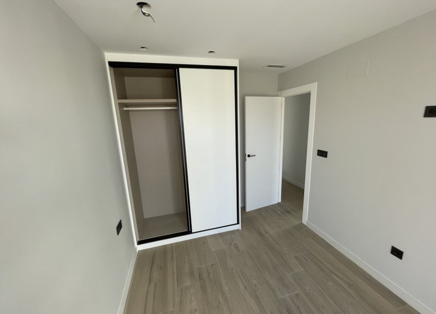 Reventa - Apartamento / Dúplex - Pilar de la Horadada