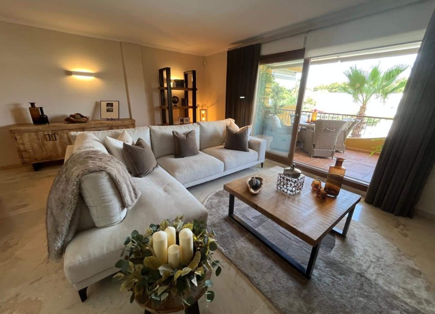 Reventa - Apartamento / Dúplex - Punta Prima