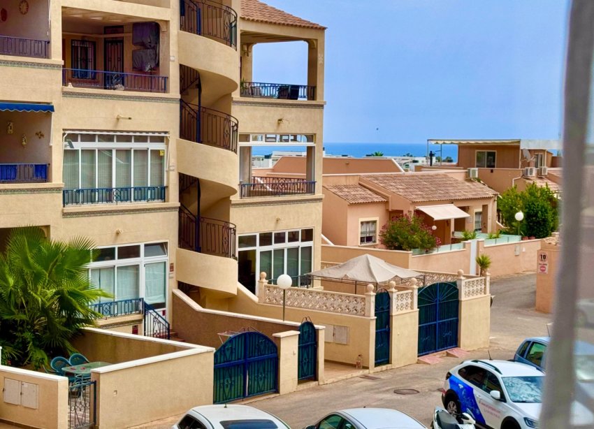 Reventa - Apartamento / Dúplex - Punta Prima