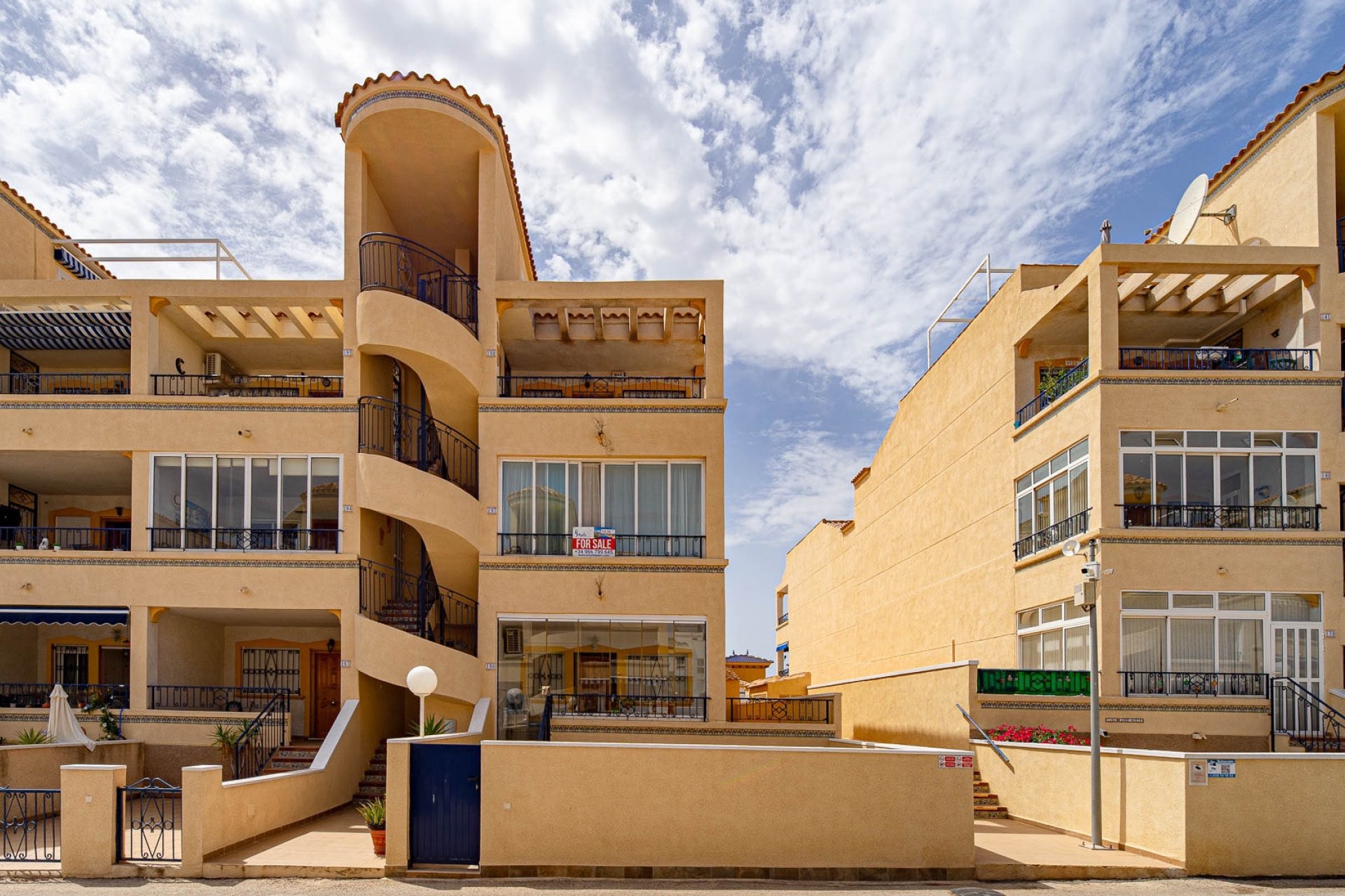 Reventa - Apartamento / Dúplex - Punta Prima