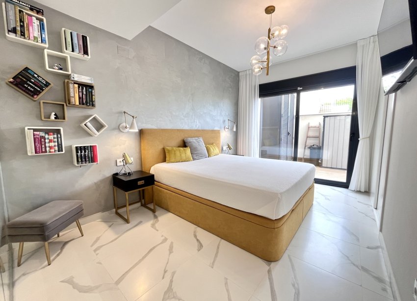 Reventa - Apartamento / Dúplex - San Miguel de Salinas