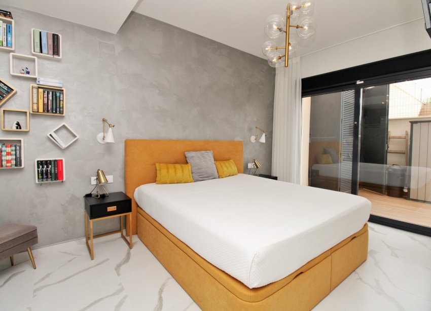 Reventa - Apartamento / Dúplex - San Miguel de Salinas